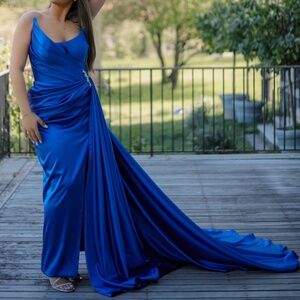 VALDRIN SAHITI DRESS! Only worn once! Size 36!